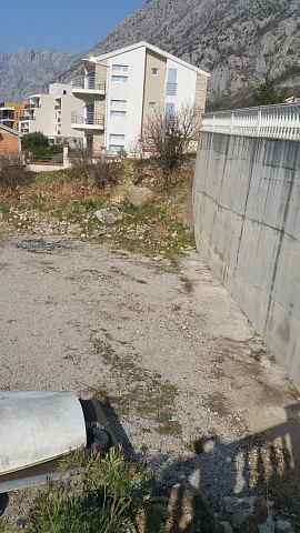 Zum Verkauf steht ein Haus mit großem Grundstück in Dobrota, — photo 46